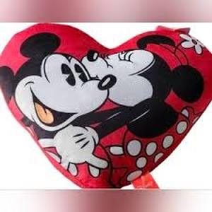 lot 11605 image: Disney Mickey & Minnie Mouse Heart Pillow
