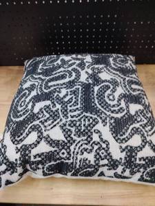 lot 1297 image: Sheffield black and white pillow