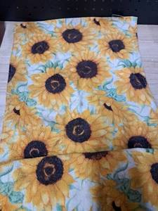 lot 4238 image: Sunflower Pattern Kohls Kitchen Towel