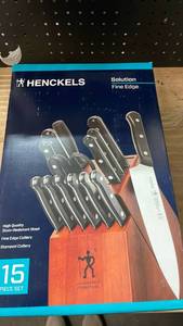 lot 13915 image: Henckels Solution Fine Edge 15-Piece Knife Set