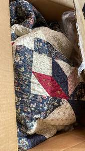 lot 13969 image: Floral Star Pattern Quilt with two standard size pillow cases and one throw pillow case