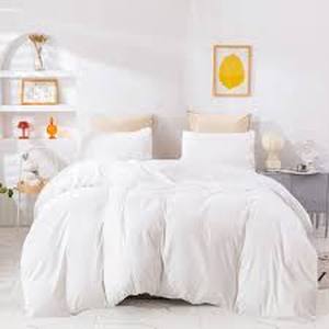 lot 13970 image: White queen size comforter