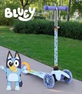 lot 13981 image: Bluey Kids 3-Wheel Scooter (used)