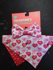 lot 8263 image: Valentines Dog Fashion Set - Bowtie and Bandana