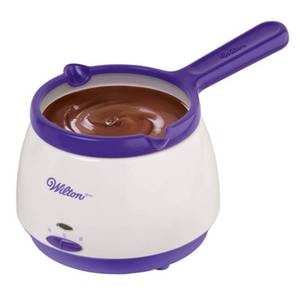 lot 1511 image: Wilton Candy Melts Melting Pot, Perfect for Strawberries and Cakepops, 2.5-cup Capacity, Packaging May Vary