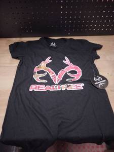 lot 2097 image: Realtree ladies camouflage pink t-shirt size S black