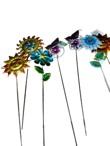 lot 2100 image: Garden stakes sunflowers butterfly steaks seven pack
