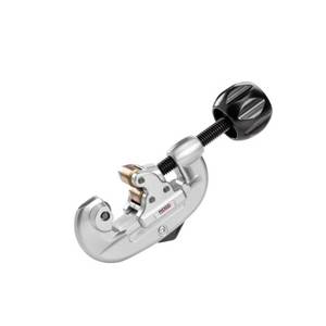 lot 8340 image: Ridgid 32925 1-18 in. Capacity Screw Feed Tubing & Conduit Cutter with H-D Wheel