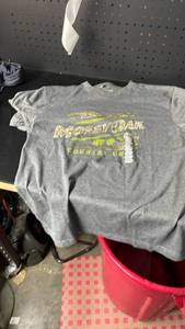 lot 10319 image: Mossy Oak Country Life T-Shirt M with security tag
