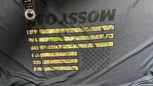 lot 10322 image: Mossy Oak Camo American Flag Long sleeve shirt XL with security tag
