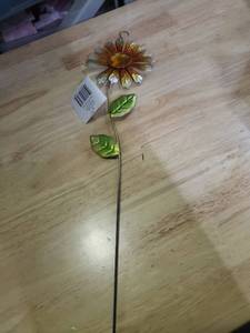 lot 11825 image: Metal Sunflower Garden Stake