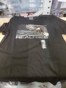 lot 11832 image: Realtree American Flag Eagle T-Shirt