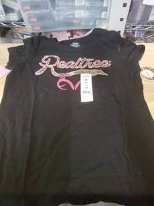 lot 11833 image: Realtree Black T-Shirt with Pink Logo
