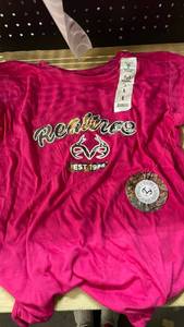 lot 14312 image: Realtree Pink Camo Logo T-Shirt Size L