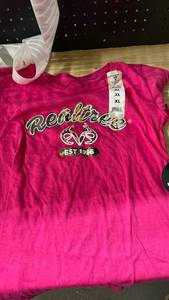 lot 14325 image: Realtree Pink Camo Logo T-Shirt XL