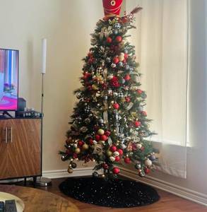 lot 16386 image: DUOBAO Black Tree Skirt 48 Inch Sequin Velvet Shimmering Outdoor Ornament Christmas Skirts for Luxury Glittery Mermaid Floor Mat Xmas Holiday Home Decor