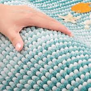 lot 1401 image: Comfort Bay Chenille Bath Rug - Blue and White