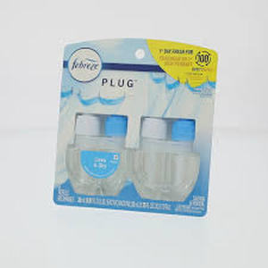 lot 8367 image: Febreze Small Spaces Air Freshener Plug-In 2Pk