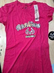 lot 4016 image: Realtree Pink T-Shirt Size Small
