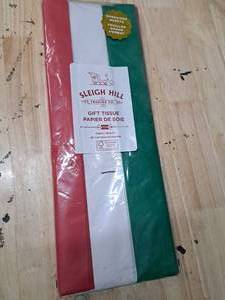 lot 4019 image: Sleigh Hill Paper Gift Tissue Set