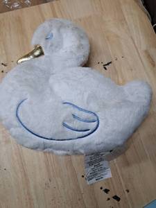 lot 4031 image: Decorative White Swan Plush Pillow