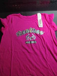 lot 8461 image: Realtree Pink T-Shirt with Camo Logo