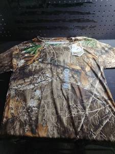 lot 8463 image: Realtree Camo Long Sleeve T-Shirt Medium