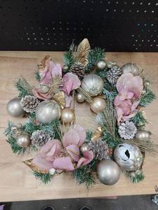 lot 9931 image: Pink and Silver with glitter Holiday Wreath