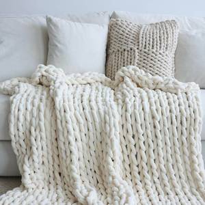lot 13402 image: Maetoow Chenille Chunky Knit Blanket Throw ��40�50 Inch��, Handmade Warm & Cozy Blanket Couch, Bed, Home Decor, Soft Breathable Fleece Banket, Christmas Thick and Giant Yarn Throws, Cream