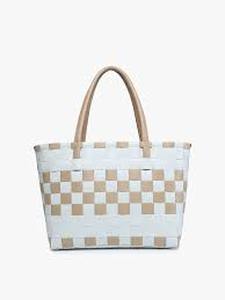 lot 8480 image: Woven Plastic Shopping Basket with Handles 4Pk