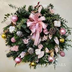 lot 13349 image: Pink and Gold Christmas Wreath