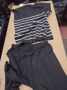 lot 2186 image: Elouaer ladies yarn outfit size M top and pants