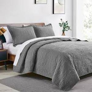 lot 6467 image: Queen Size Quilt Set with Soft Fabric
