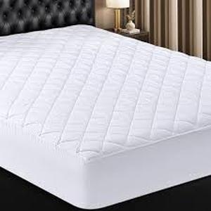 lot 9433 image: White Quilted Mattress Pad Cover