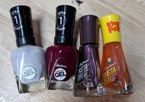 lot 4316 image: Sally Hansen Miracle Gel and insta-dry Nail Polish 4 pack