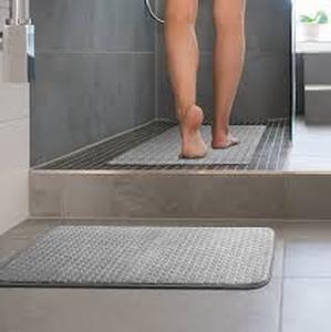 lot 7633 image: Grey Shower Bath Matt