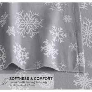 lot 11276 image: Ruvanti King Size Flannel Sheet Set with Snowflake Pattern