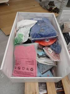 lot 25200 image: Lot Of Miscellaneous Clothing, 40 Pieces