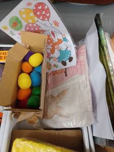 lot 25246 image: Easter Lot