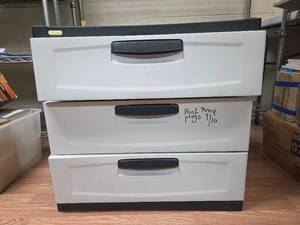 lot 4 image: 3-Drawer Plastic Storage Unit