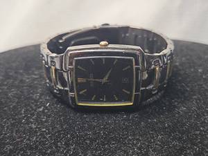 lot 19 image: Seiko Rectangle Watch with Black Dial