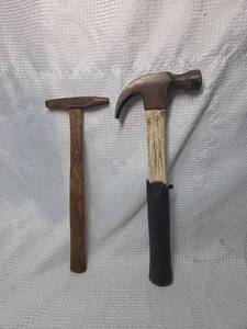 lot 28 image: Old Hand Tools - Claw and Cross Pein Hammers