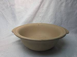 lot 37 image: Pampered Chef Bowl