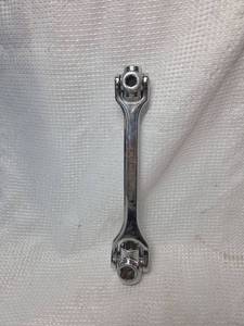 lot 42 image: Craftsman Dog Bone swivel head multi socket wrench