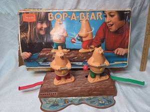 lot 46 image: Vintage Sears Bop-A-Bear Childrens Game