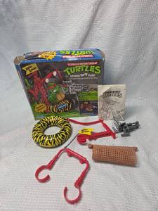 lot 50 image: TMNT Sewer Party Tube Playset by Playmates