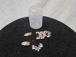 lot 54 image: Spare Watch Link Parts