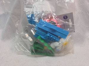 lot 93 image: Vintage Cookie Cutters and Cake Decorating items