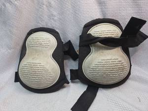 lot 104 image: Professional Knee Pads with Straps