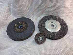 lot 108 image: Black & Decker 6-inch Coarse Grit Grinding Wheel Set
